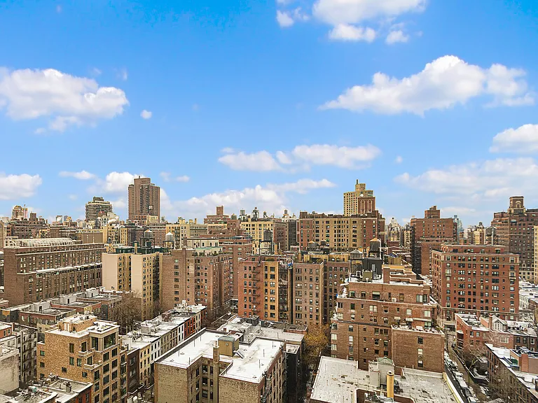 200 E 94th St #2112 — Photo 6
