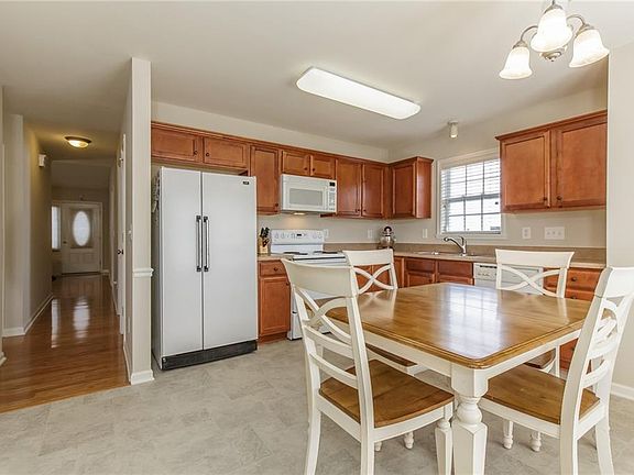 3rd image of 300 Slate Dr