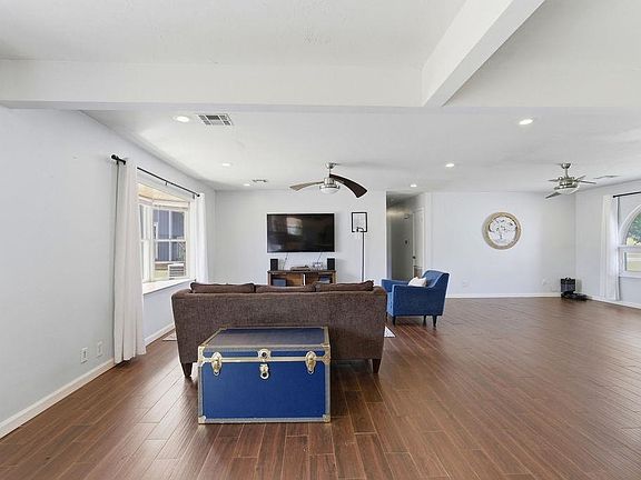 5th image of 1403 Ridge Pl