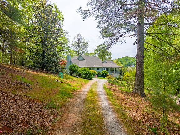 3rd image of 820 Country Walk