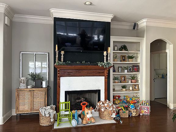 5th image of 1009 Southlake Cir