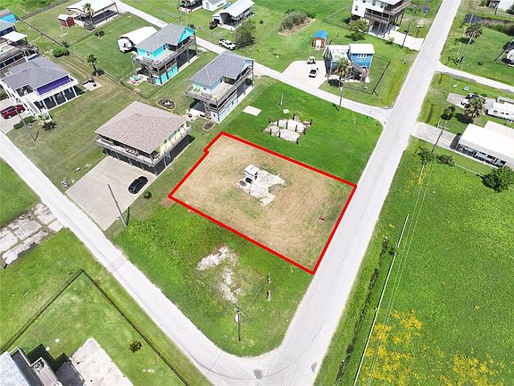 3rd image of 865 S Crystal Beach Rd