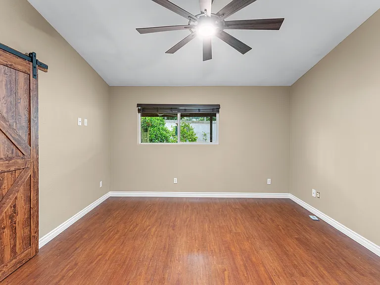 1326 Linsay Pl — Photo 16