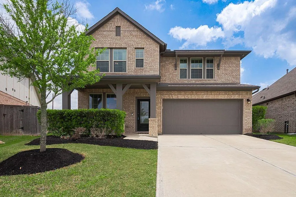 4 bed, 2.5 bath, 2634 sqft, $2,750 — Photo 1
