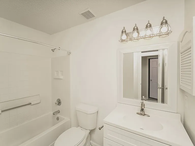 8908 Chesham Dr — Photo 15