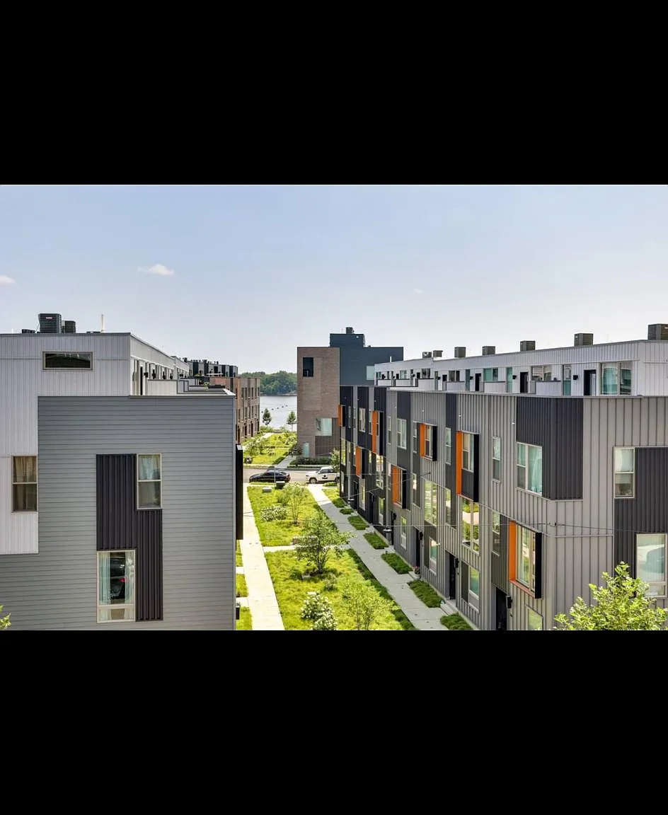 2024 Northbank Pl — Photo 2