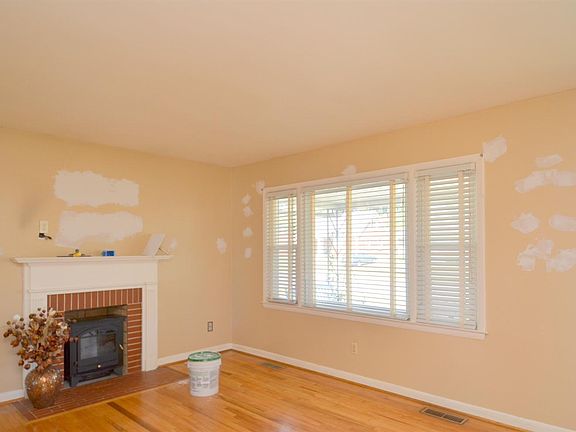2nd image of 576 Saint Anthony Dr