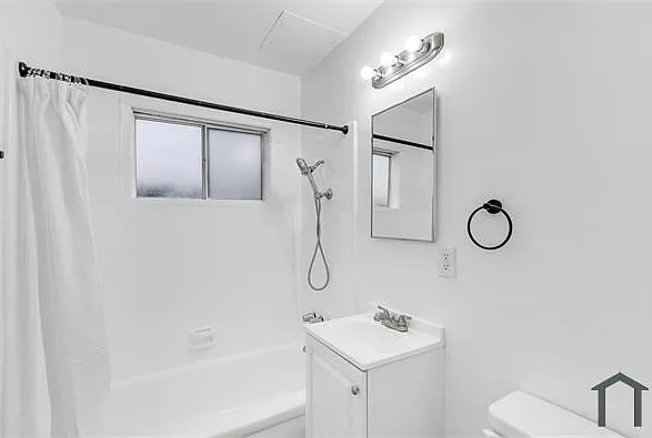 6537 Woodley Ave — Photo 7