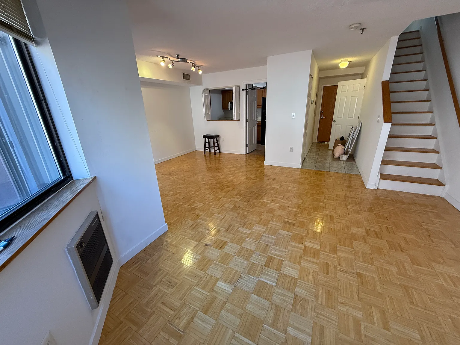 147 Kelton St — Photo 4
