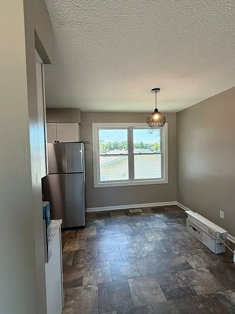 3 bed, 976 sqft, $1,650 — Photo 3