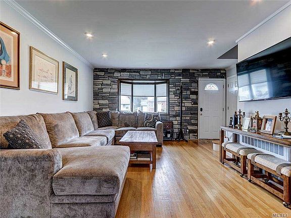 3rd image of 26 Hanscom Pl