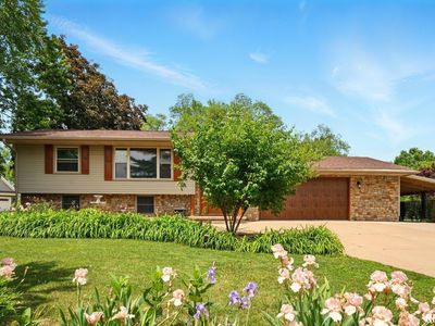 5760 Jenny Ln, Bettendorf, IA, 52722