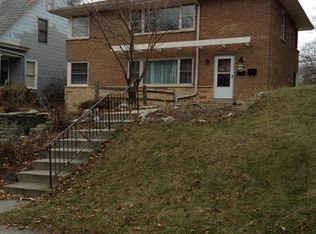 6218 W Wisconsin Ave, Wauwatosa, WI 53213