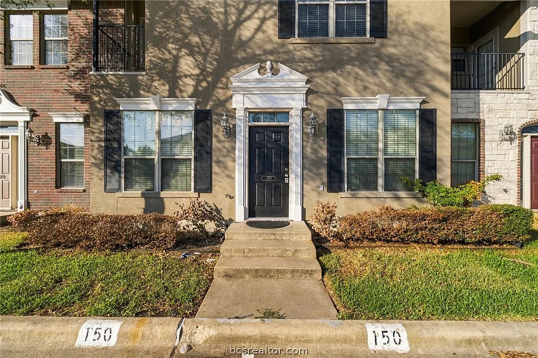 4 bed, 1496 sqft, $1,900 — Photo 1