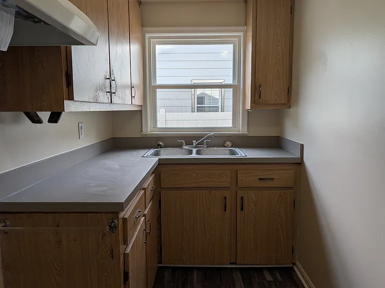 184 W Strathmore Ave — Photo 7