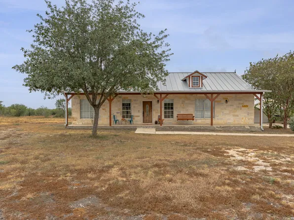 136 County Road 5781, Castroville, TX 78009