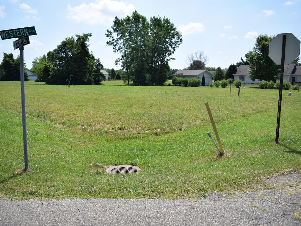 2nd image of 60 Twin Hills Dr