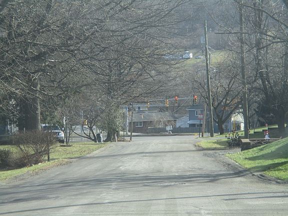4th image of 602 Burton Ave