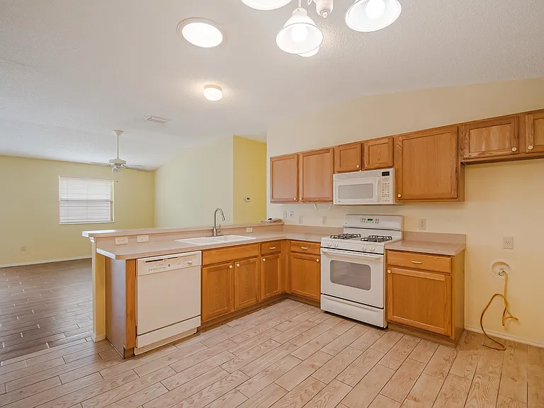 2454 Southern Oak St — Photo 15