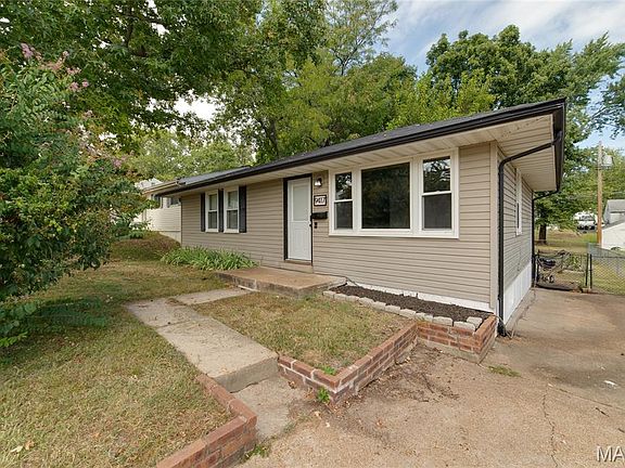 2nd image of 9417 Romaine Ave