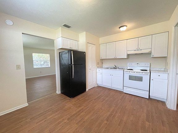 3rd image of 1017 E Seneca Ave APT A