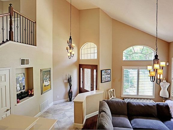 5th image of 175 Westbury Cir