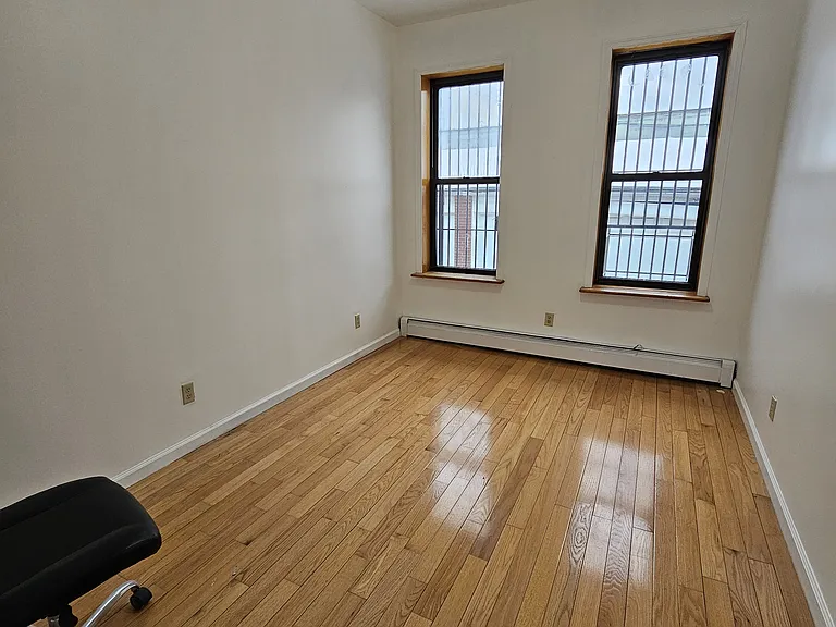 1824 E 2nd St #1R — Photo 8