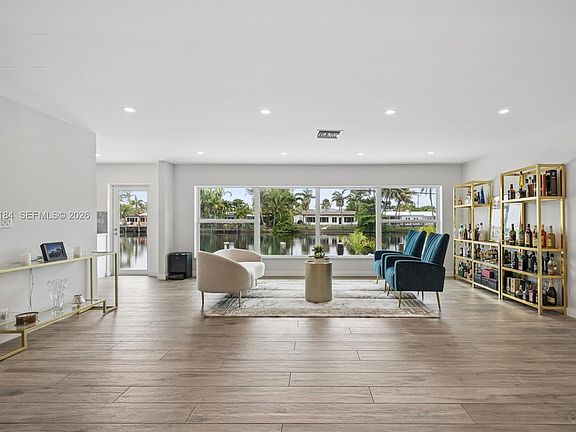 5th image of 717 NW 30th St