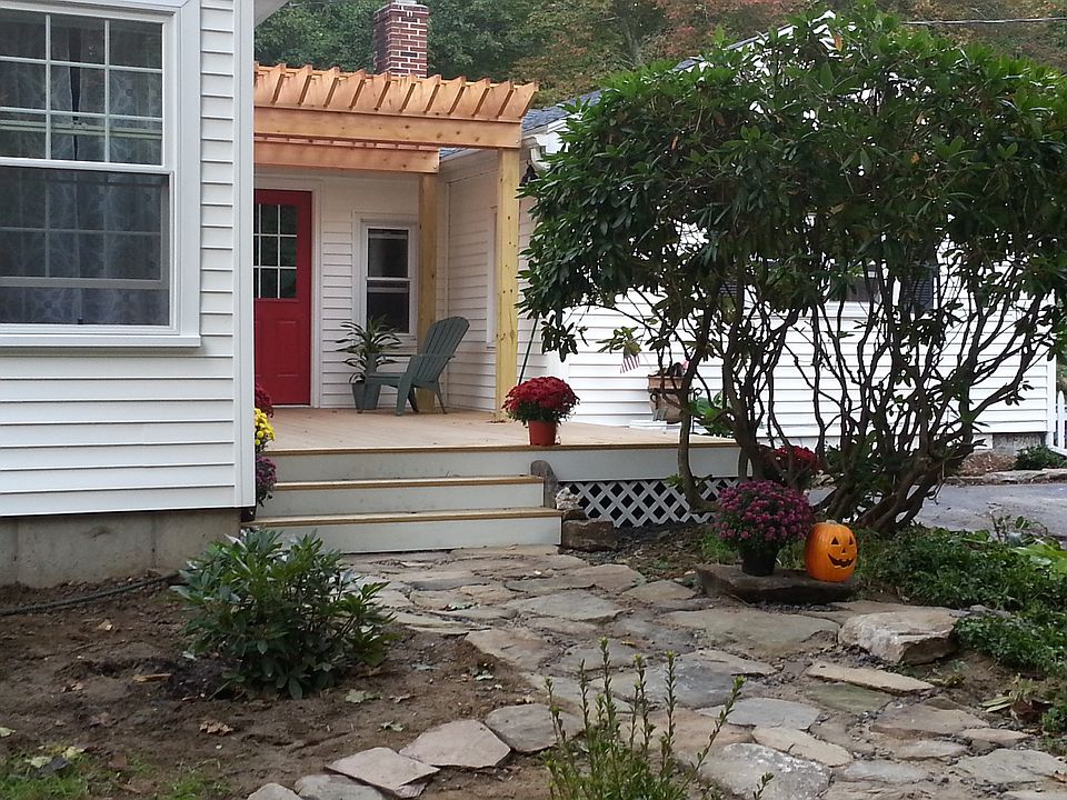 2nd image of 690 Gilbert Stuart Rd