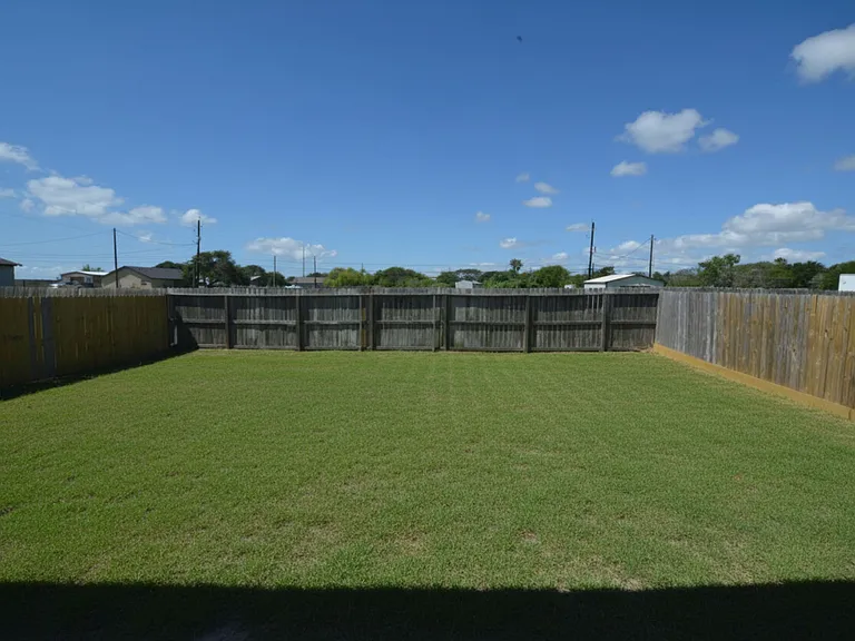 421 Valerie St — Photo 16