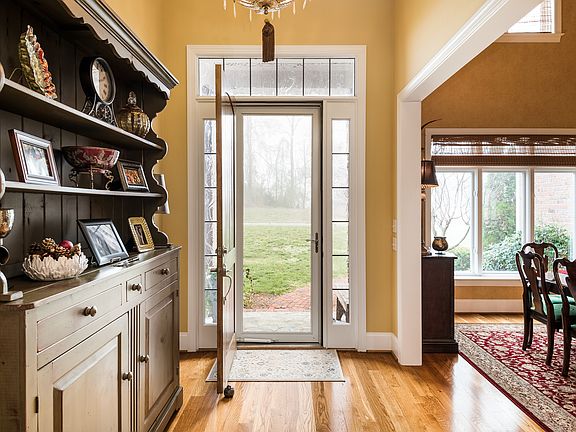 3rd image of 108 Highland View Dr