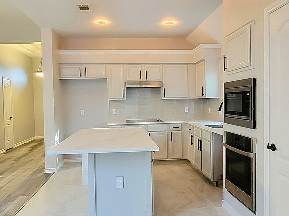3rd image of 2909 Madison Ct