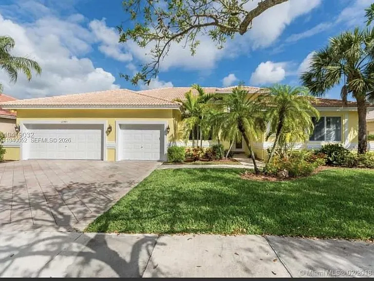 12841 Country Glen Dr — Photo 1