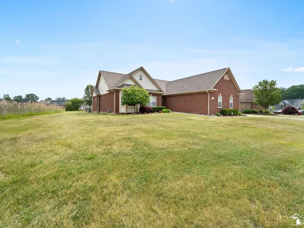 27262 Celtic Dr, Flat Rock, MI 48134