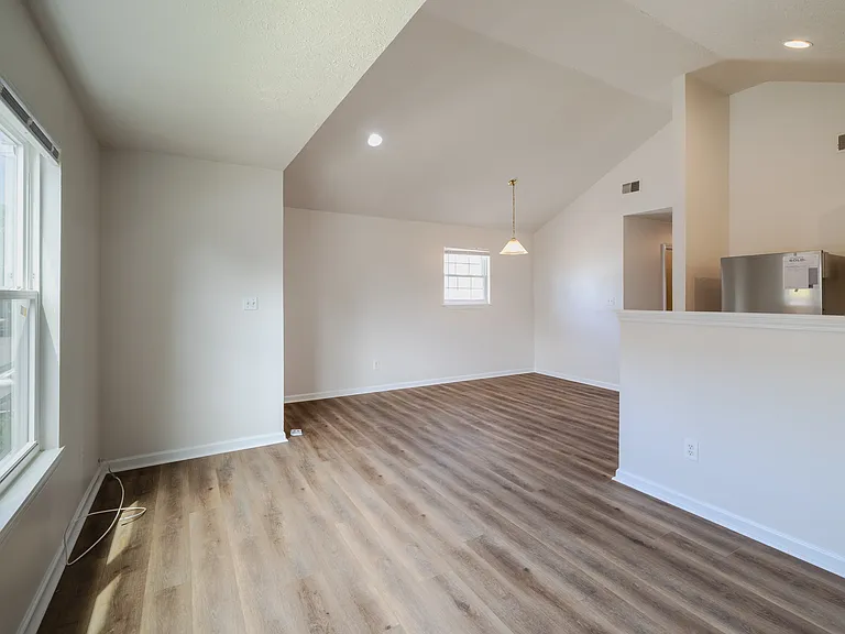 1823 Griffiths Ave — Photo 4