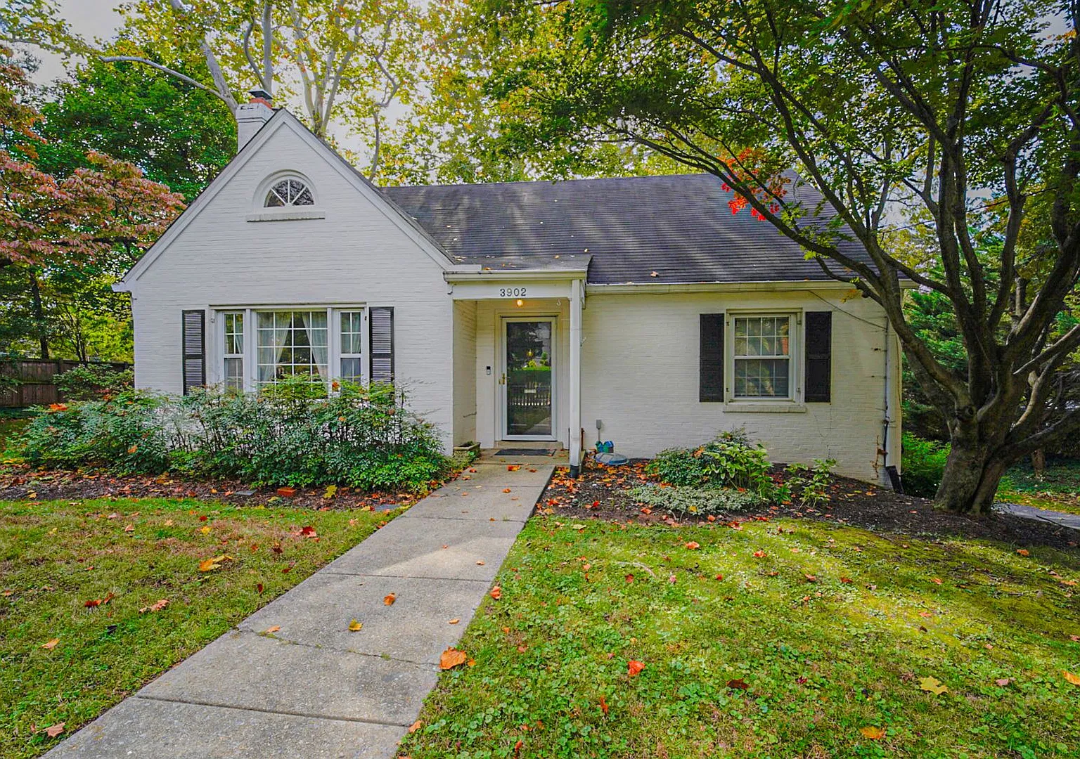Picturesque 4BR/2.5BTH home in Chevy Chase Village. Available NOW! — Photo 2