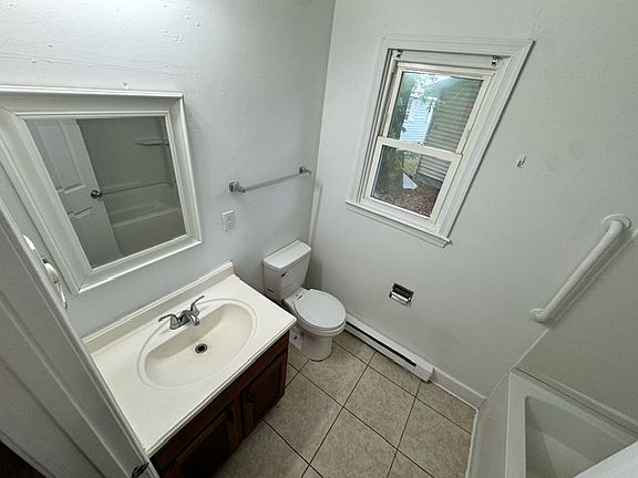 4th image of 400 Linden Ave #B