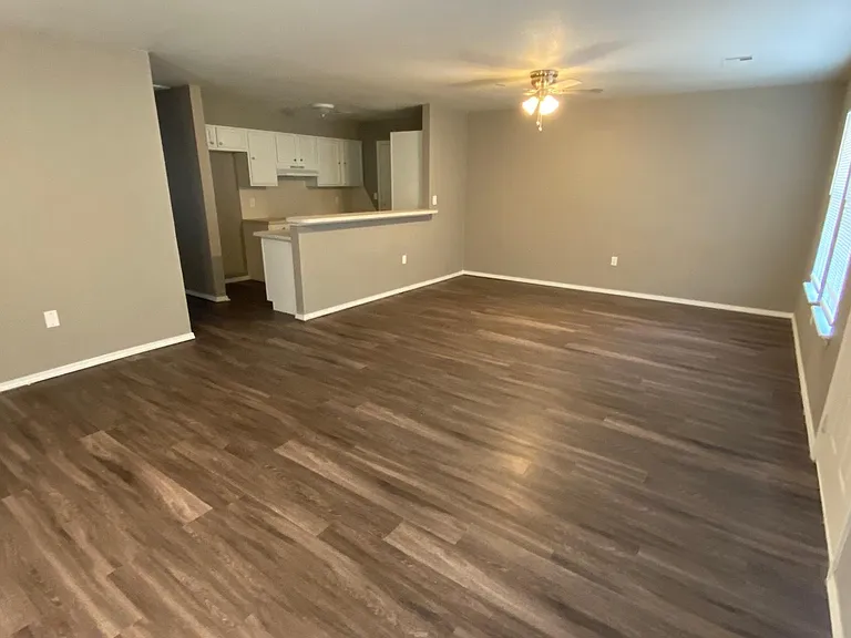 8620 NE 20th St — Photo 3
