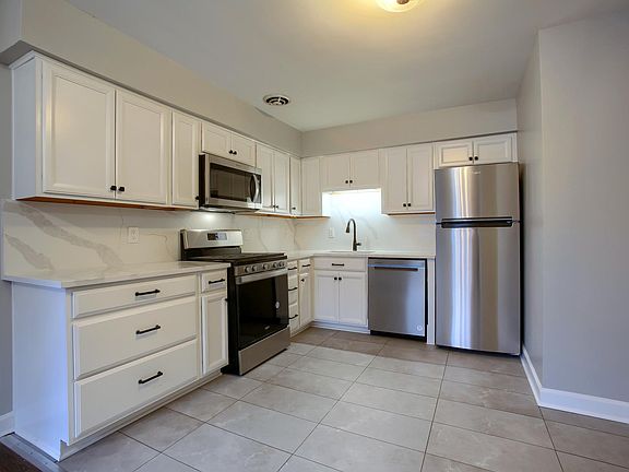 3rd image of 347 N Eton St