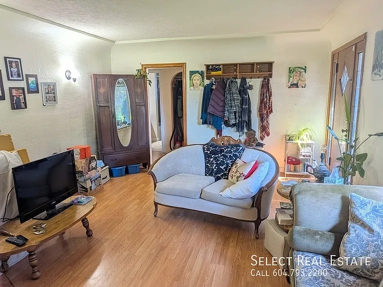 9425 Stanley St — Photo 7