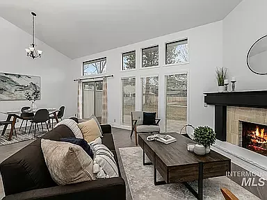 2930 S Raindrop Dr — Photo 2
