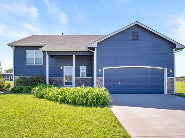 845 S Meadows Dr, Hesston, KS 67062