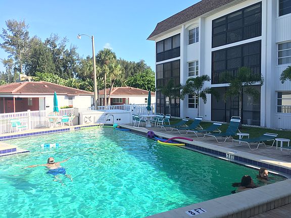 2nd image of 116 Vista Hermosa Cir APT 104C
