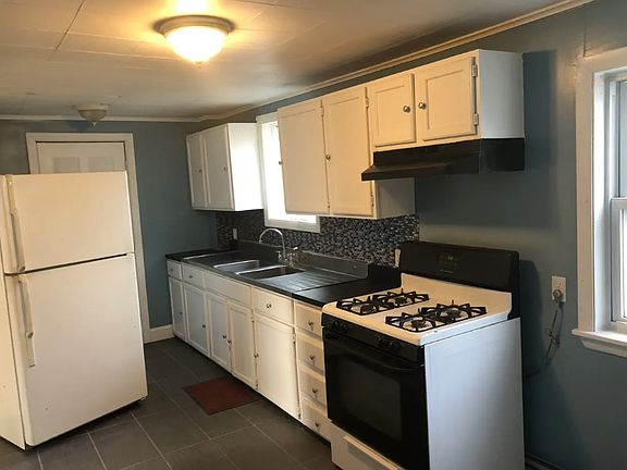 3rd image of 85R Glen St #B