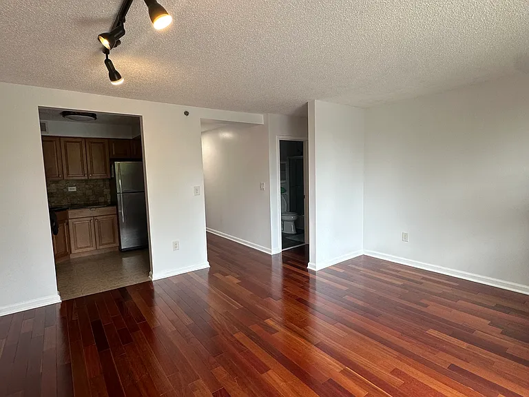 300 Main St #215 — Photo 9