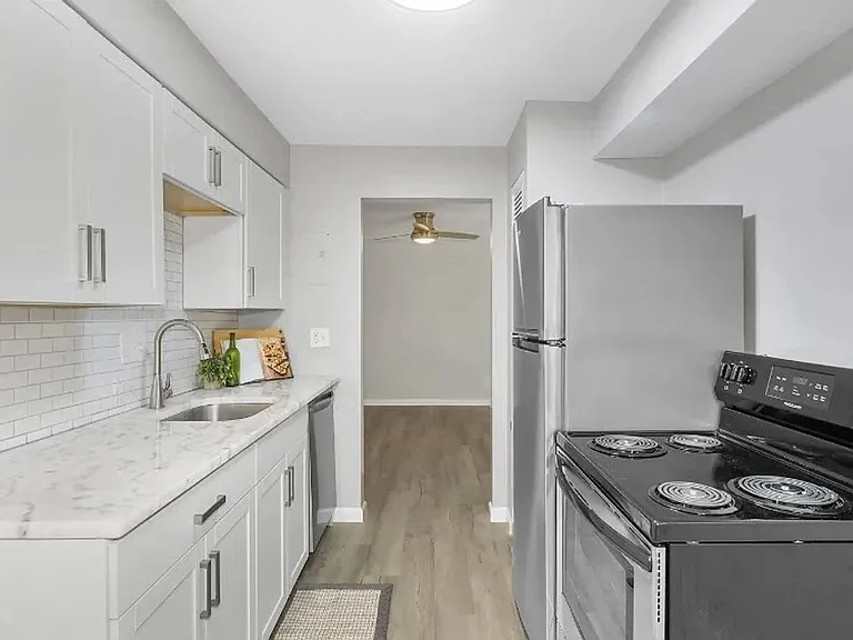 Finneytown Apartments & Townhomes — Photo 2