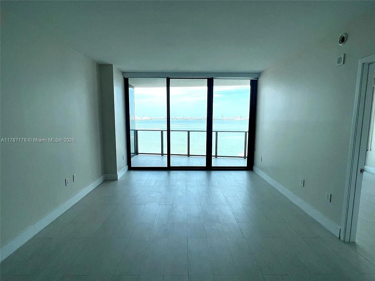 Building Photo - 460 NE 28th St #1606