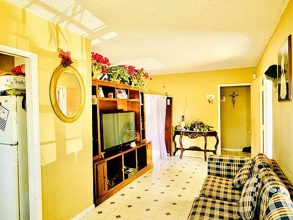 5th image of 10717 Ceres Ave