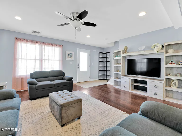 115 Harding Ave #B — Photo 5