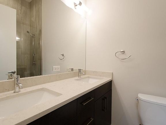 4th image of 1625 N Milwaukee Ave #127